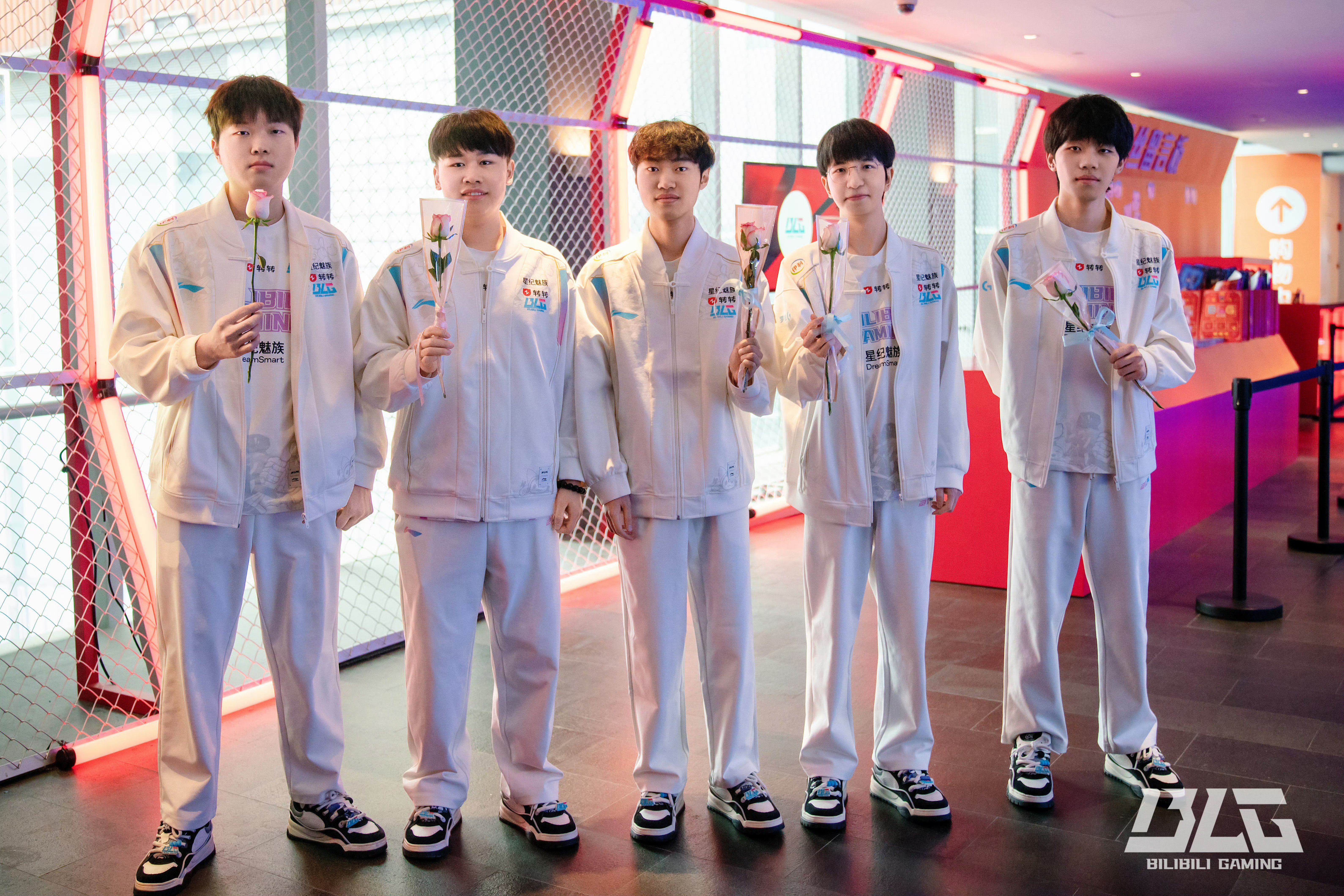 LGD碾压EDG，Xiaohu成为全场焦点小组赛3:0（伦敦）