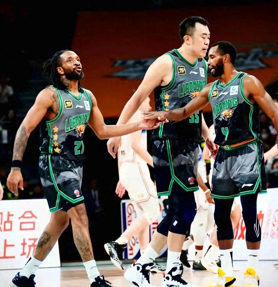 包含CBA联赛强队对决，火爆局面尽显风采的词条