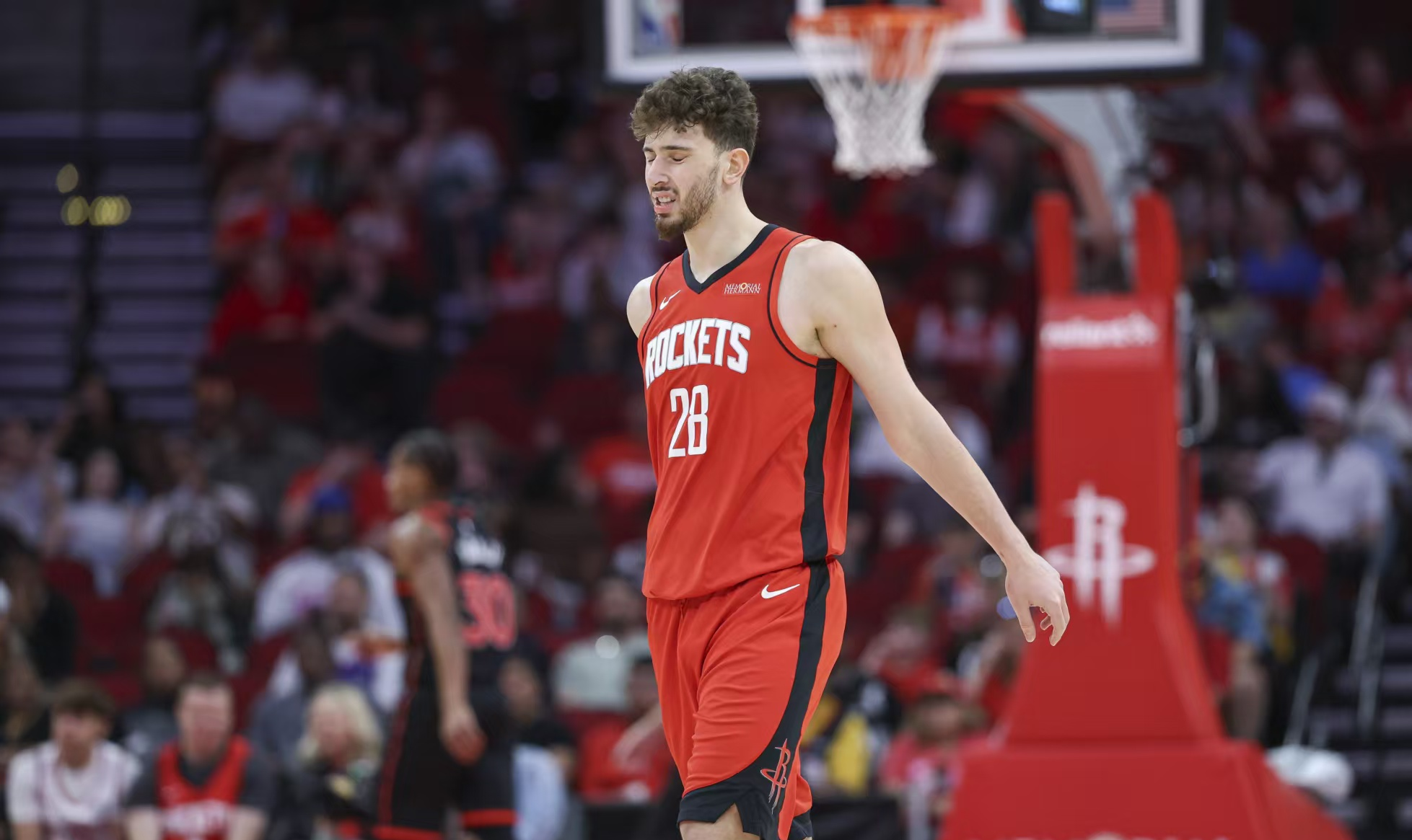 步行者客场胜火箭，继续保持不败