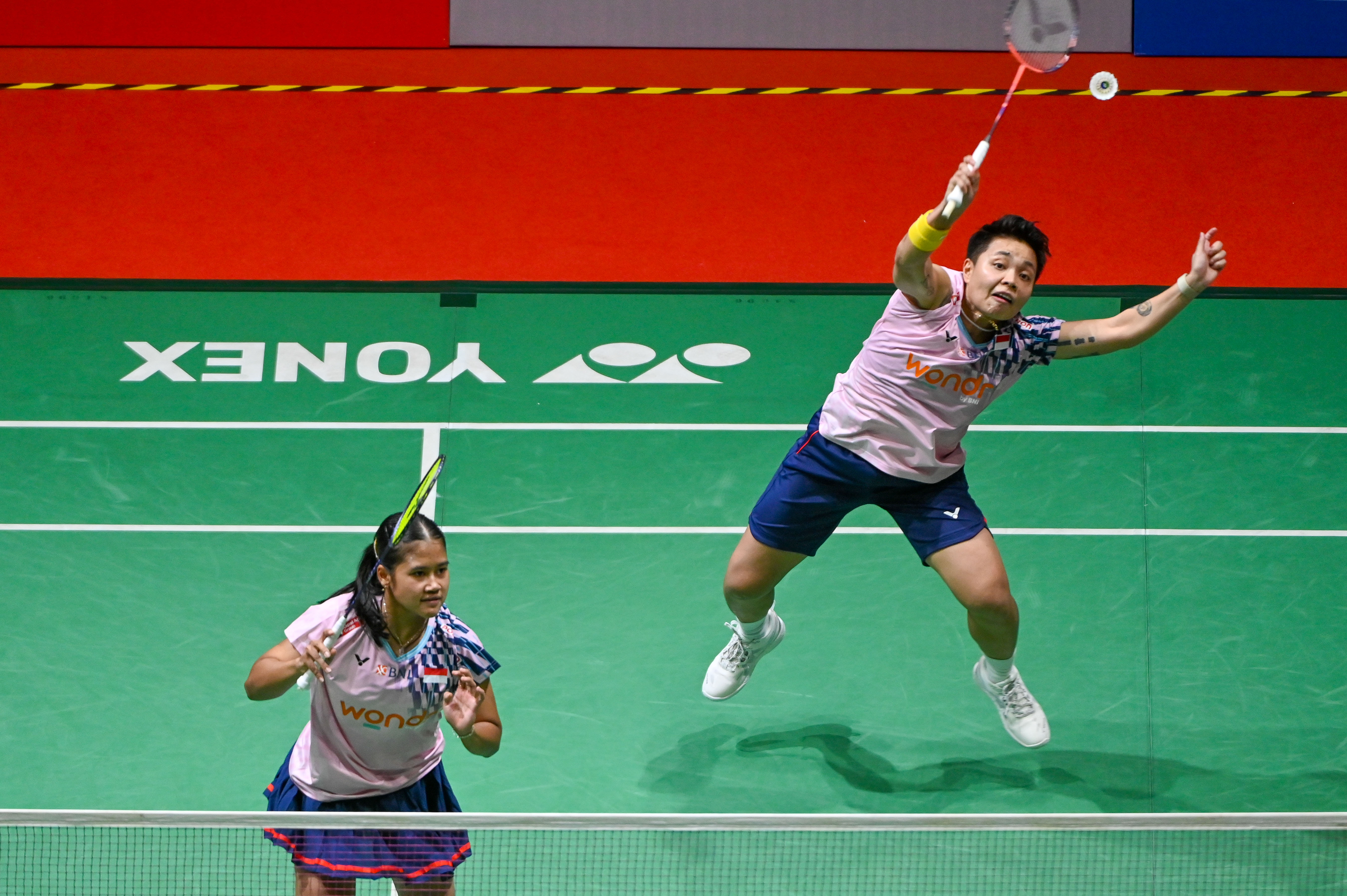 关于马来西亚羽毛球队险胜英格兰羽毛球队，马琳高光表现的信息