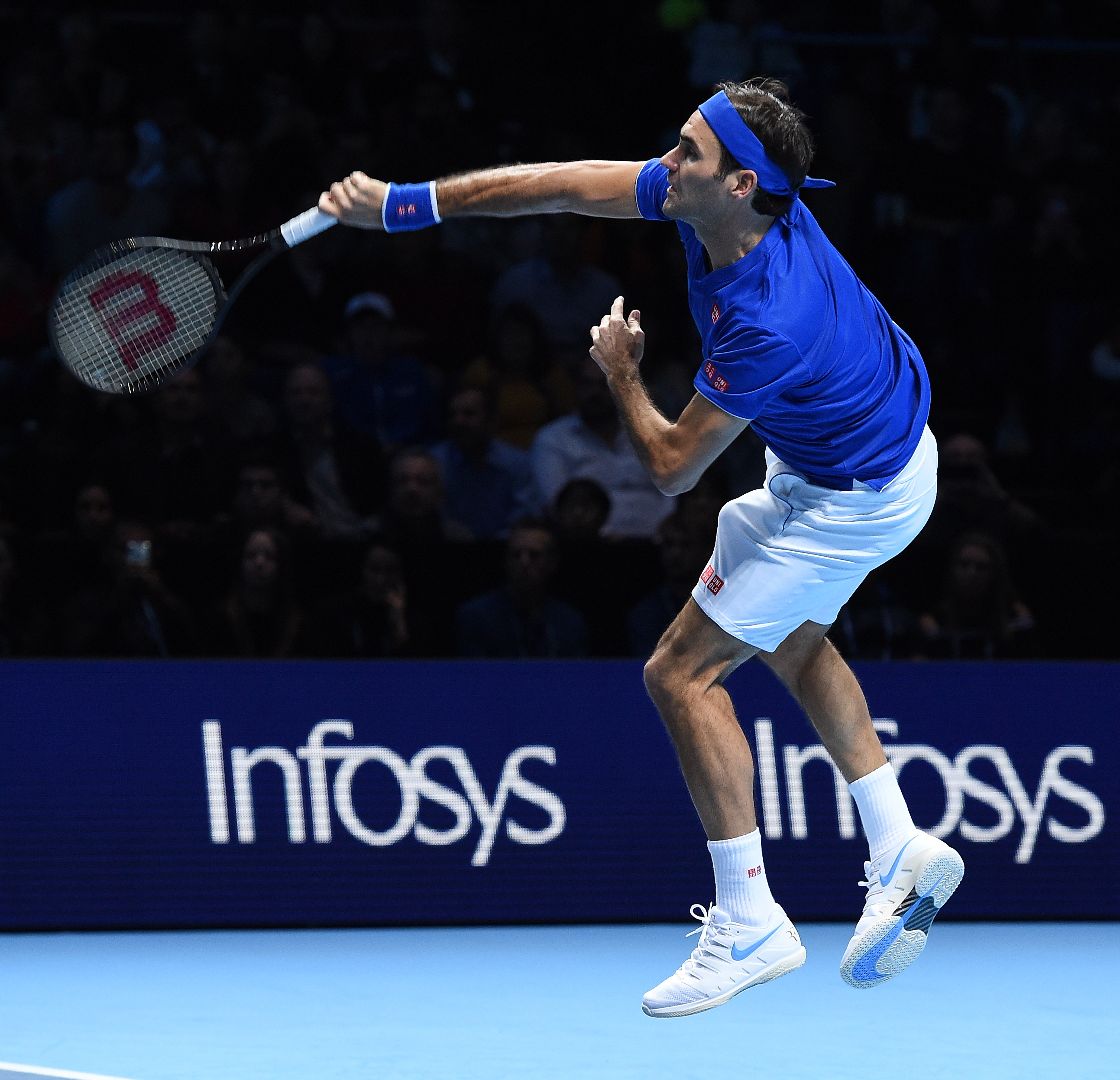 关于世界网球队险胜意大利网球队,费德勒统治全场的信息 关于世界网球队险胜意大利网球队,费德勒统治全场的信息