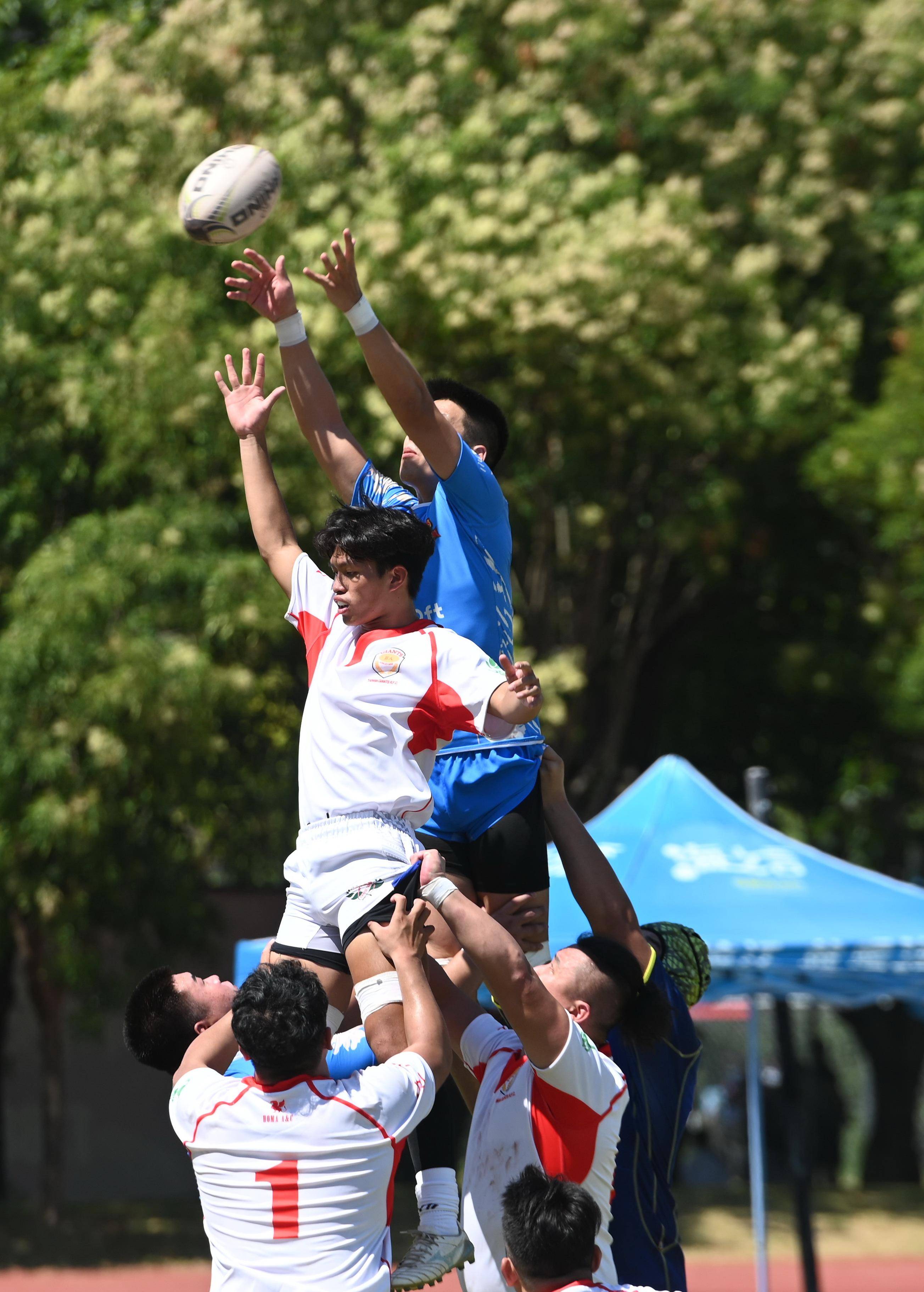 关于橄榄球决赛震撼开打，巅峰对决引爆全场的信息