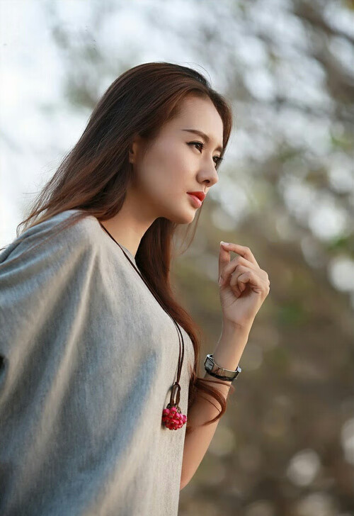 欧冠淘汰赛之夜，皮克在压力峡谷中的巨人崛起