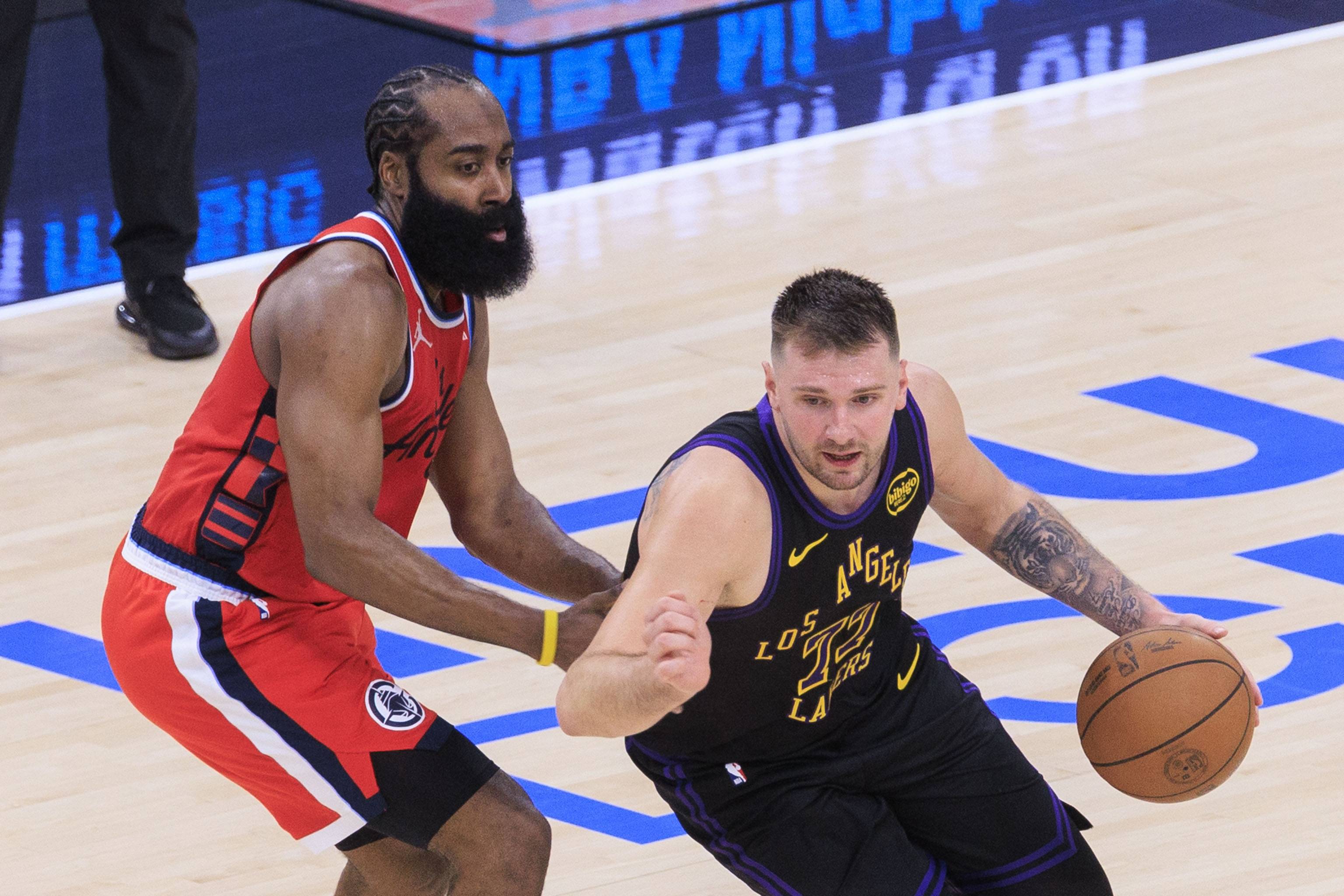 黄蜂对阵新疆队，伦纳德个人能力完全展现