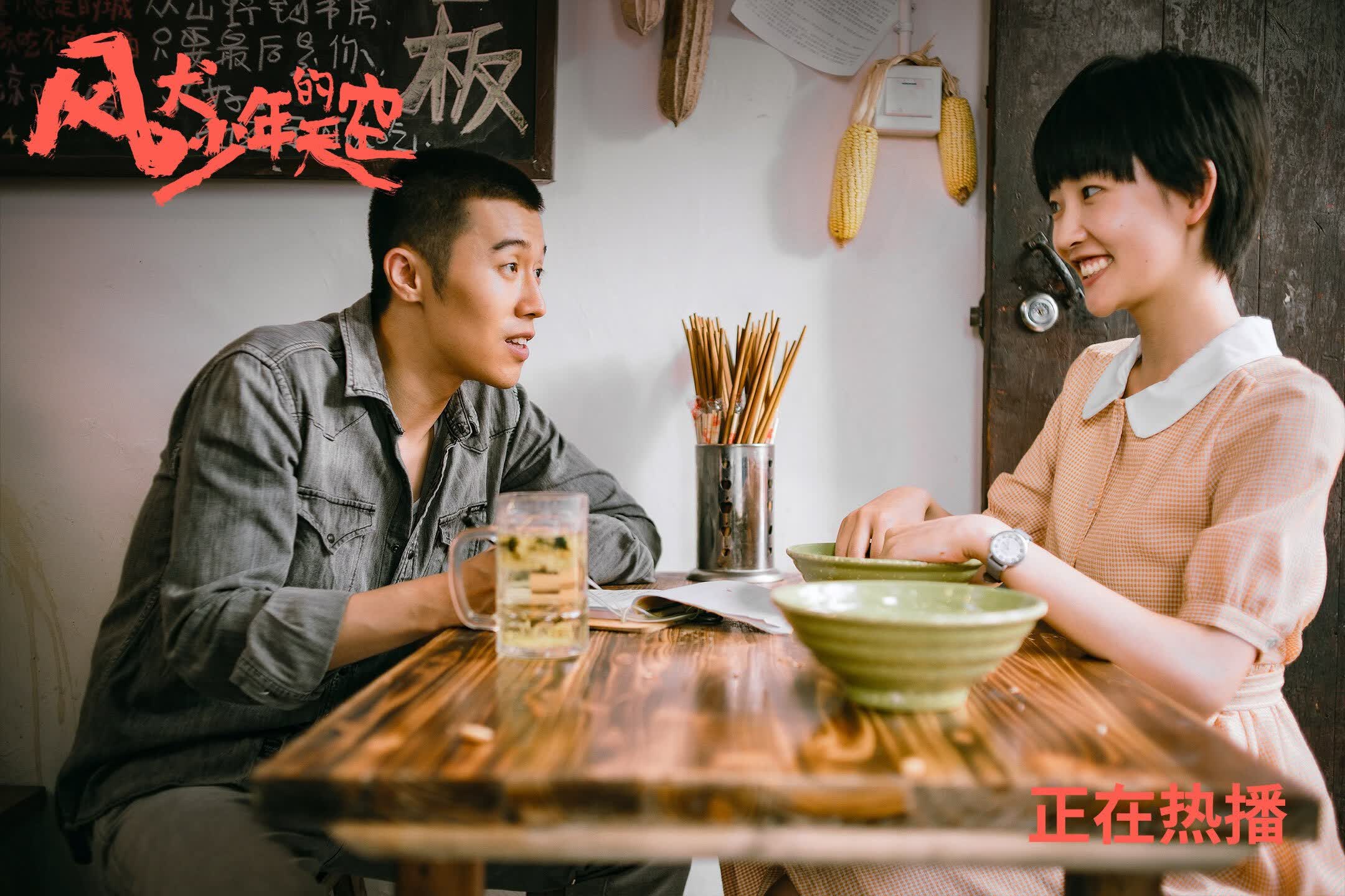 开云体育-橙色风暴席卷绿茵，范戴克筑起钢铁长城—世界杯争冠战强强对话，智利横扫匈牙利